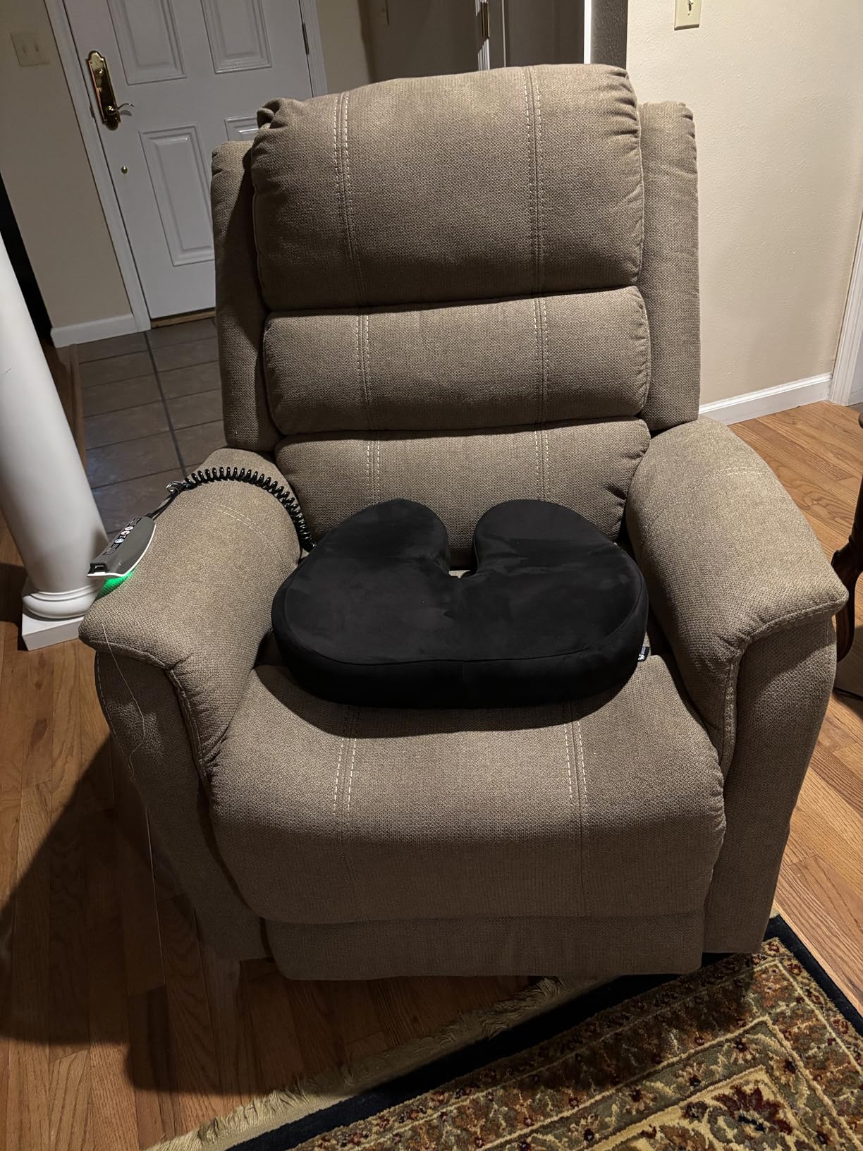 5 STARS UNITED Seat Cushion - Memory Foam Chair Cushion for Tailbone Pain Relief - Ergonomic Support for Coccyx, Sciatica & Butt - Office, Desk & Gaming Chair, Car Seat, Wheelchair, Black Suede customer photo 1