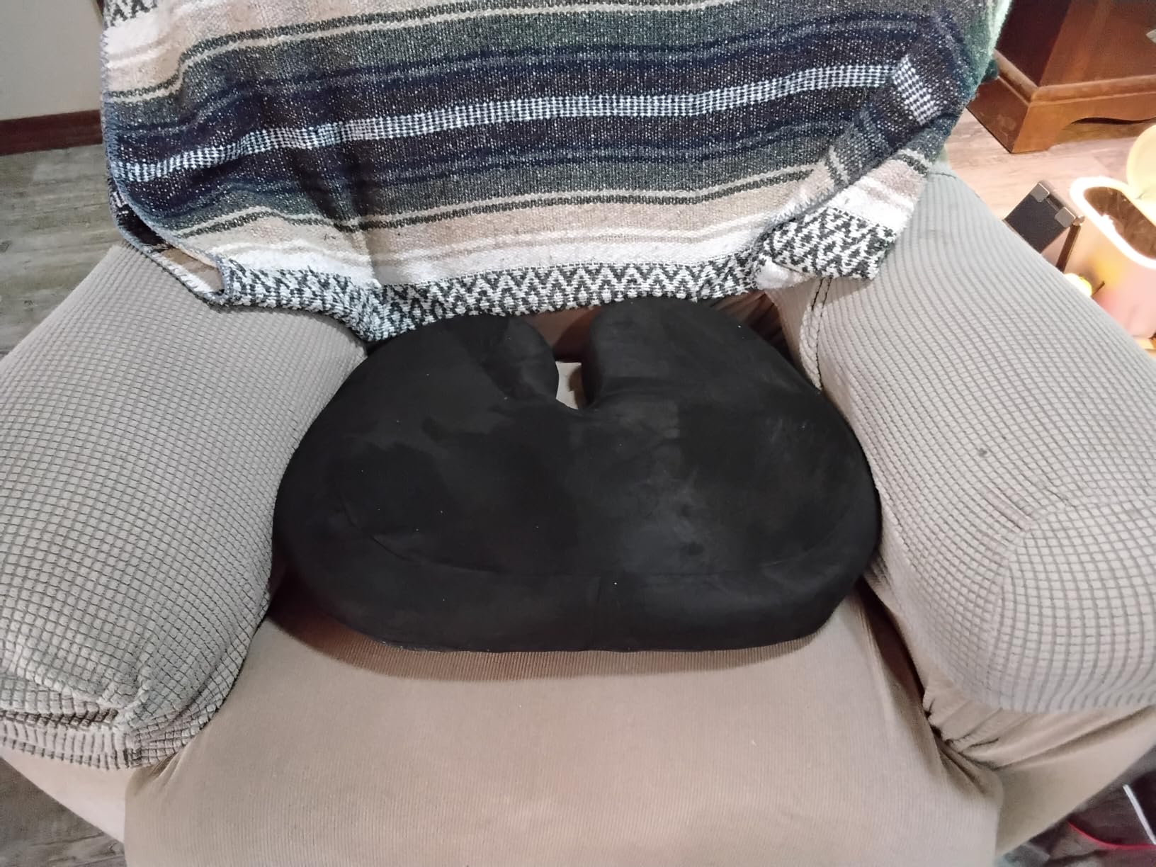 5 STARS UNITED Seat Cushion - Memory Foam Chair Cushion for Tailbone Pain Relief - Ergonomic Support for Coccyx, Sciatica & Butt - Office, Desk & Gaming Chair, Car Seat, Wheelchair, Black Suede customer photo 2