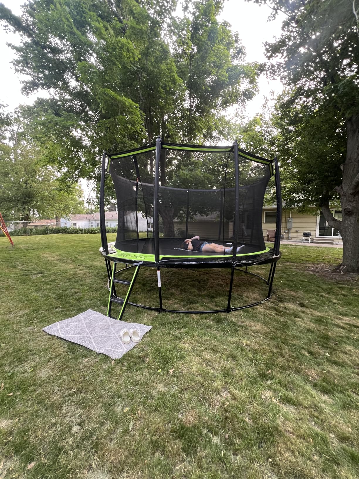 Hero Round Outdoor Backyard Trampoline with Net Safety Enclosure and Ladder - Heavy-Duty Jumping Trampoline Play Equipment for Family customer photo 1