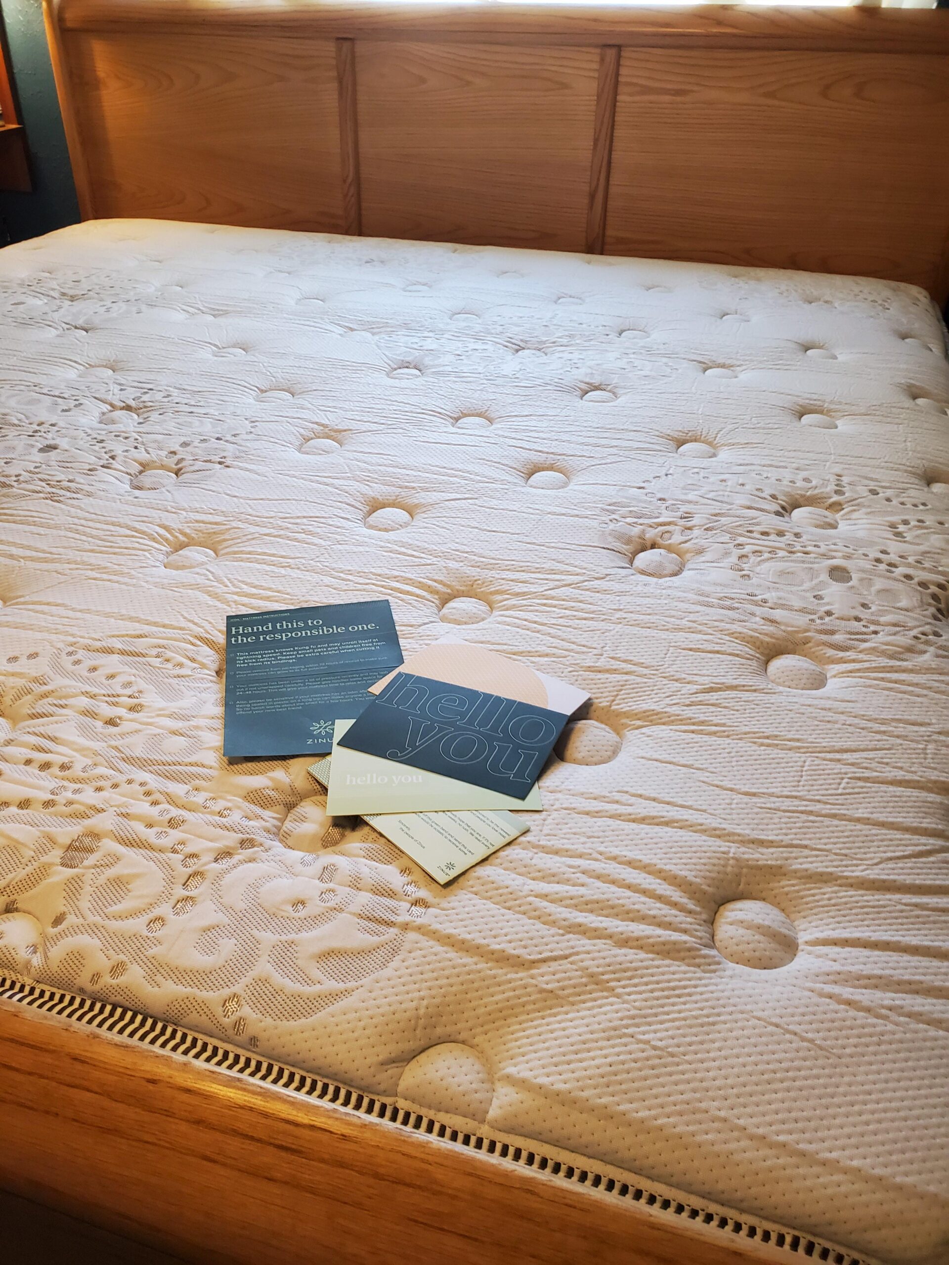 Zinus 12 Inch Comfort Support Hybrid Mattress [New Version], Queen, Fiberglass Free, Medium Plush customer photo 1