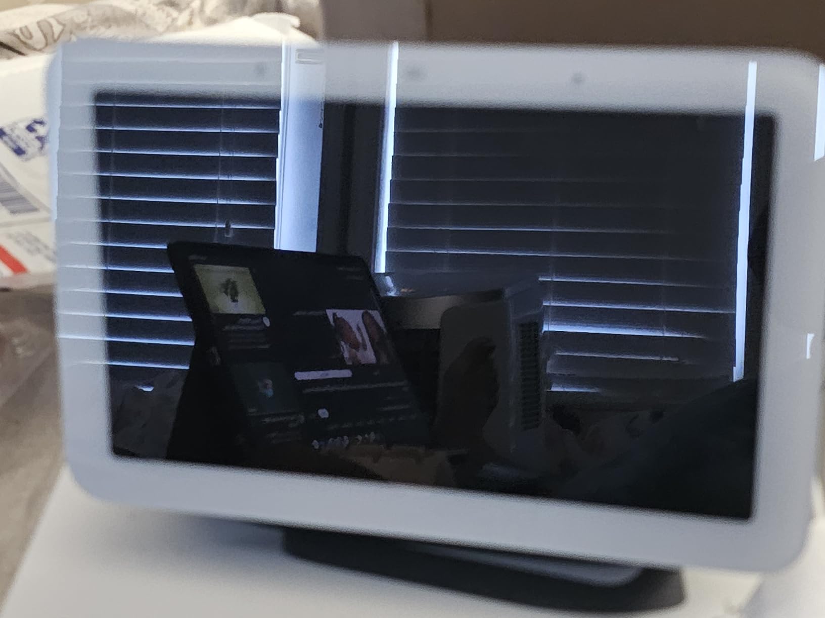 Nest Hub (2nd Gen) 7-inch Display, 2nd Generation (Slate), GA01331-INTL customer photo 1