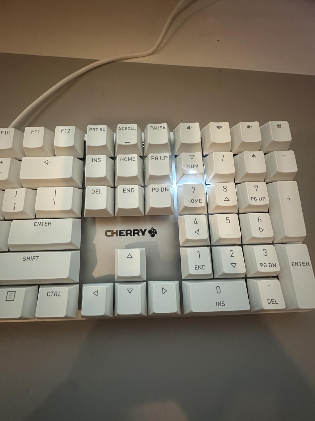 Cherry KC 200 MX, Wired Mechanical Office Keyboard, Modern Design with Elegant Aluminum Surface, USB-A Connection, MX2A Silent RED Switches, Black/Bronze customer photo 1
