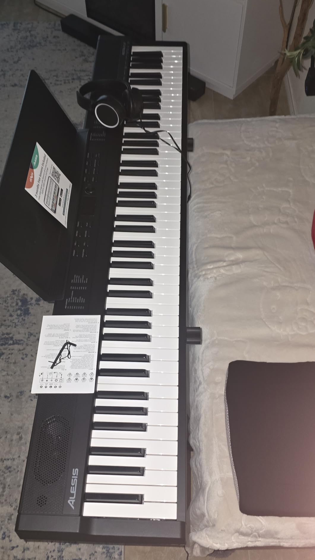 Alesis 88 Key Keyboard Piano with 480 Sounds, Speakers, USB MIDI, Carry-Bag, Stand, Headphones, Pedal and Piano Lessons for Beginners customer photo 2