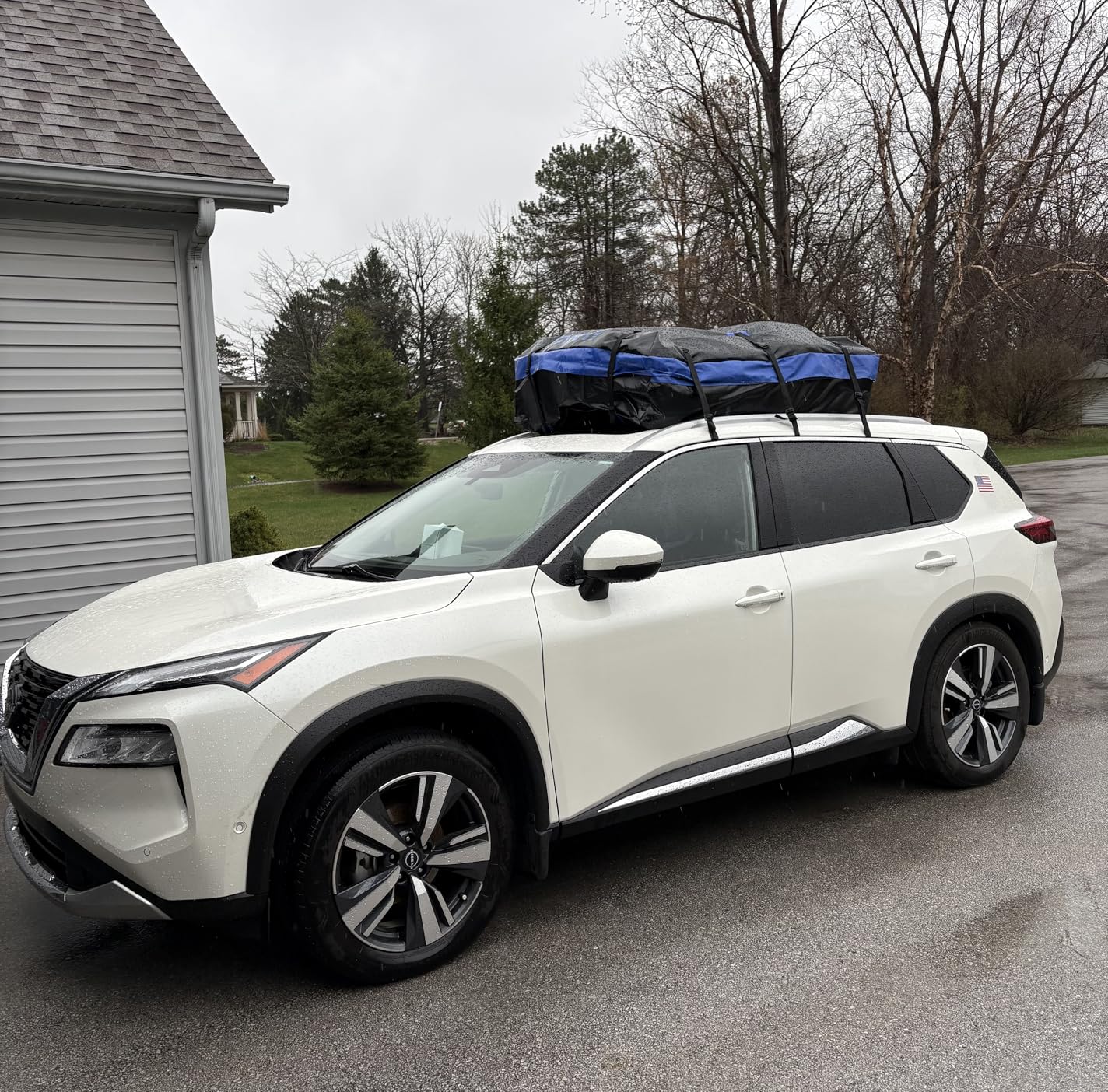 APTY 21 Cubic Feet Car Rooftop Cargo Bag Carrier, Soft Roof Top Luggage Bag for All Vehicles with/Without Racks - with Waterproof Zip, Luggage Lock, Anti-Slip Mat, Storage Bag, Door Hooks, Blue customer photo 1