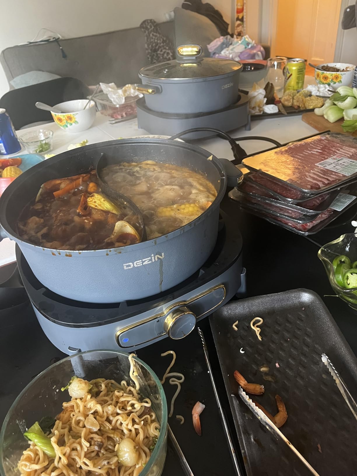 Dezin Hot Pot Electric with Divider, 6L Double-Flavor Shabu Shabu Pot, Dual Sided Removable Non-Stick Hotpot Pot Electric, 3