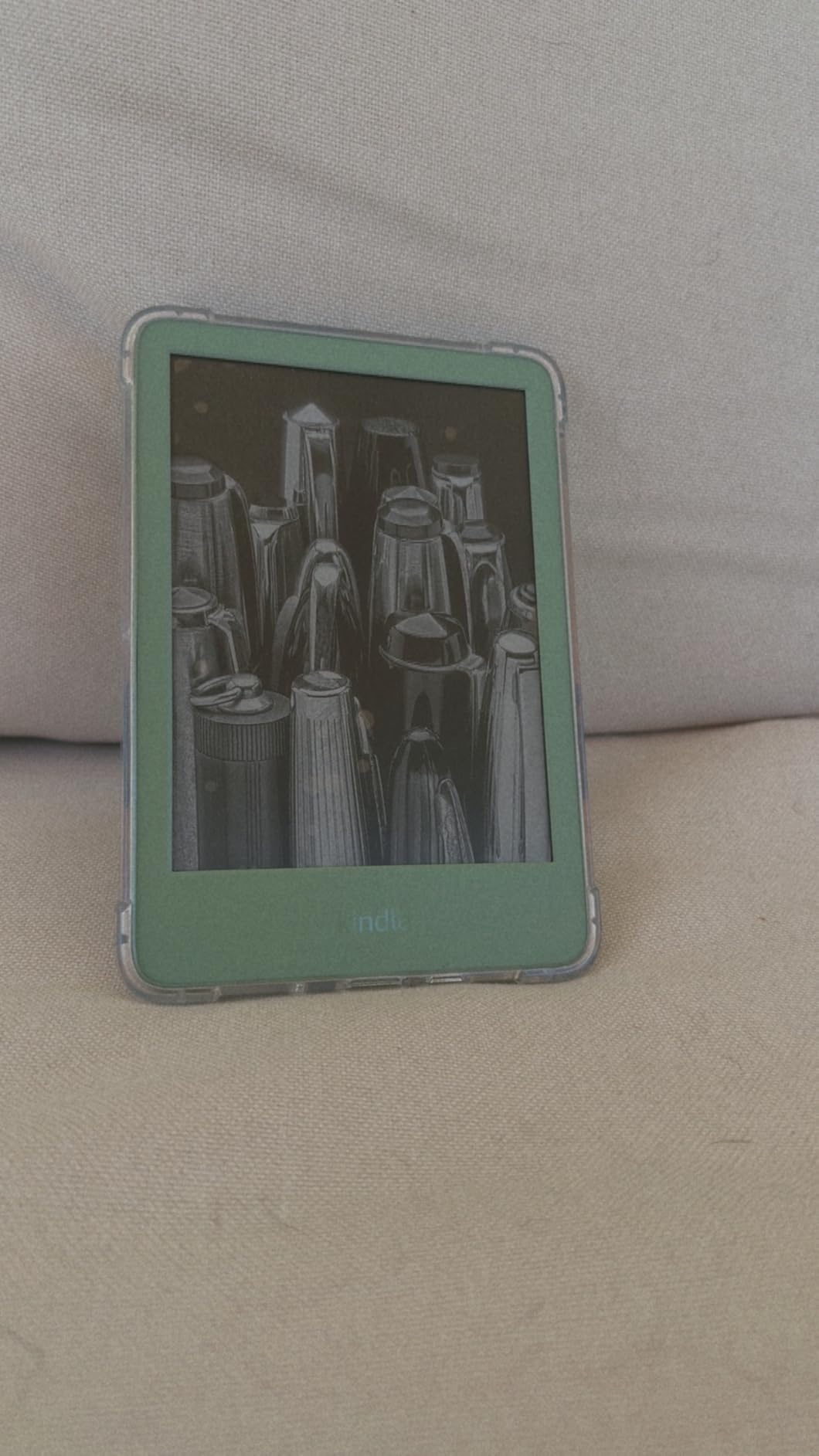 Amazon Kindle 16 GB (newest model) - Lightest and most compact Kindle, now with faster page turns, and higher contrast ratio, for an enhanced reading experience - Matcha customer photo 1