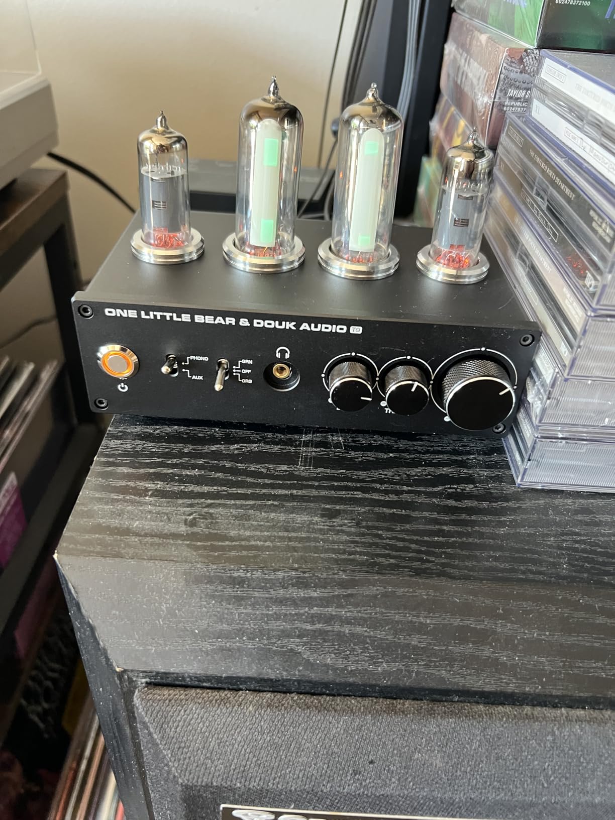 Douk Audio T9 Vacuum Tube Phono Preamp Stereo Turntable Preamplifier with Headphone Output and Treble Bass Control for MM/MC Record Player, Home Hi-Fi Audio, Amplifier, Speaker customer photo 1