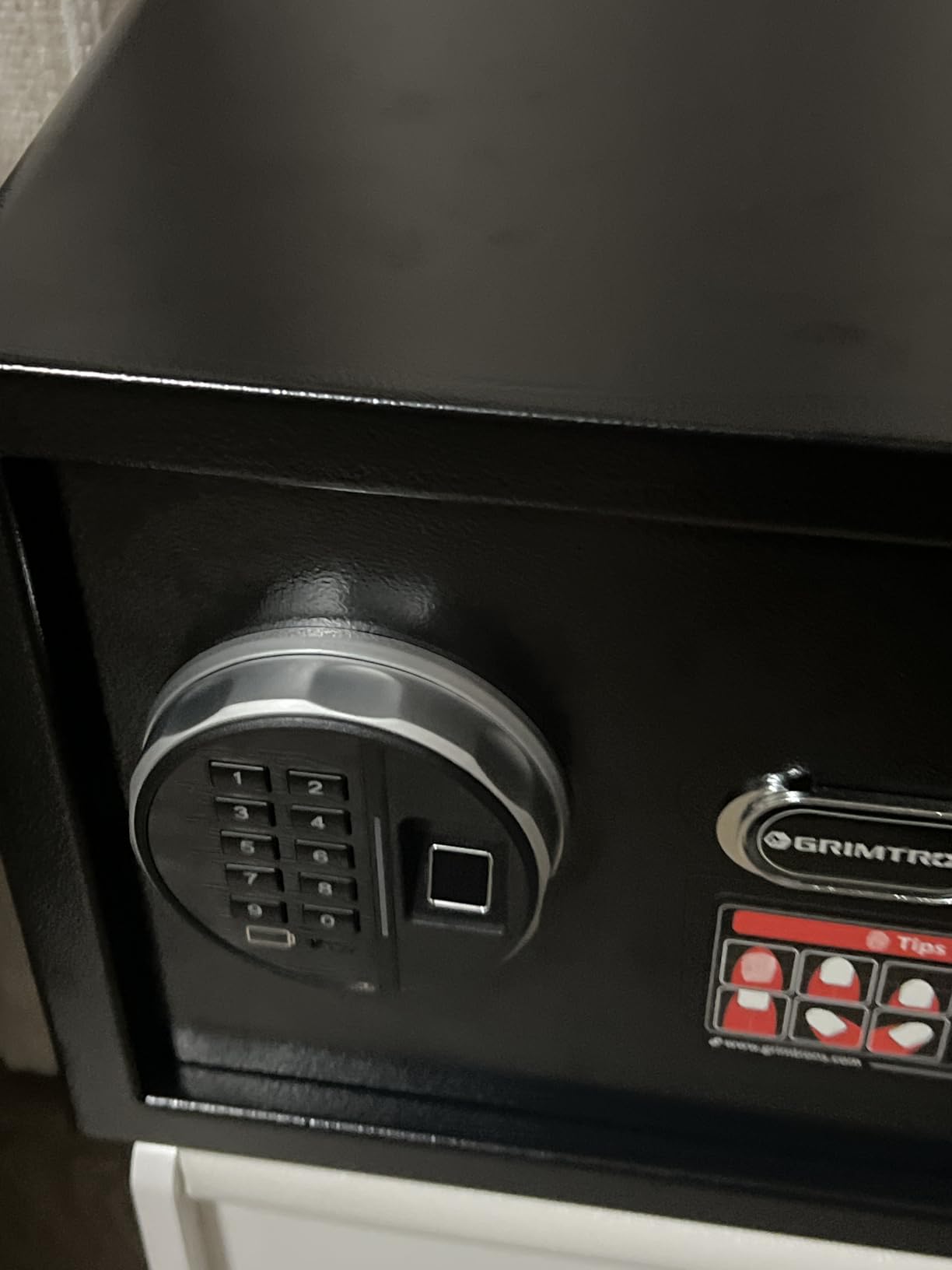 Grimtron 20 LB Smart Biometric Safe with Fingerprint Lock, Silent Mode, Backlit Keypad and LED Light customer photo 1