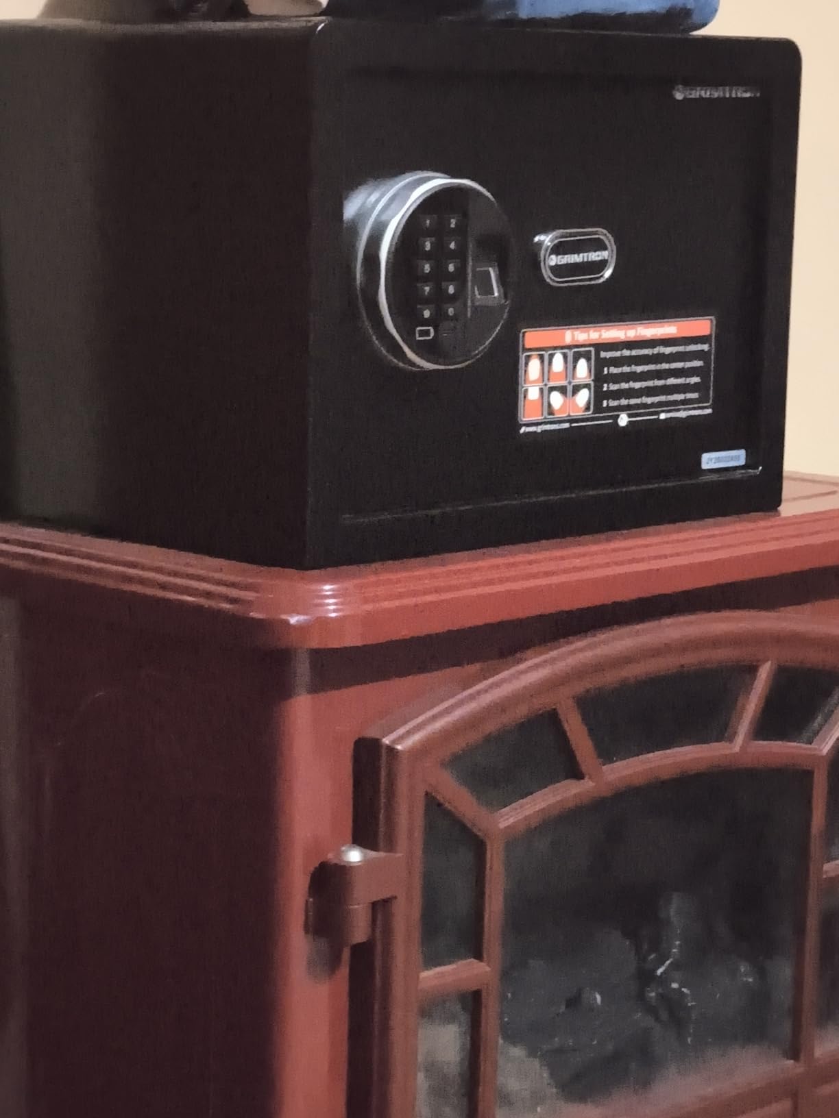 Grimtron 20 LB Smart Biometric Safe with Fingerprint Lock, Silent Mode, Backlit Keypad and LED Light customer photo 2
