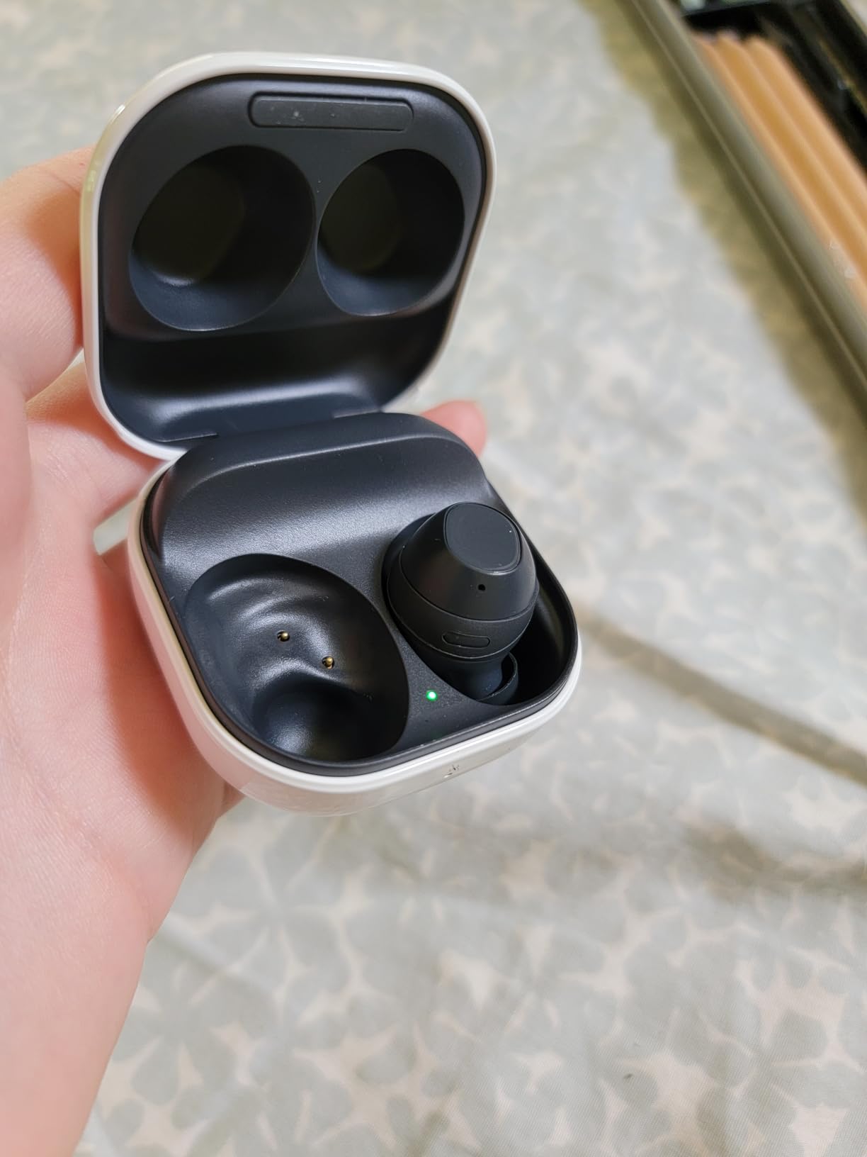 Samsung Galaxy Buds FE Wireless Earbud Headphones - Graphite (Renewed) customer photo 2
