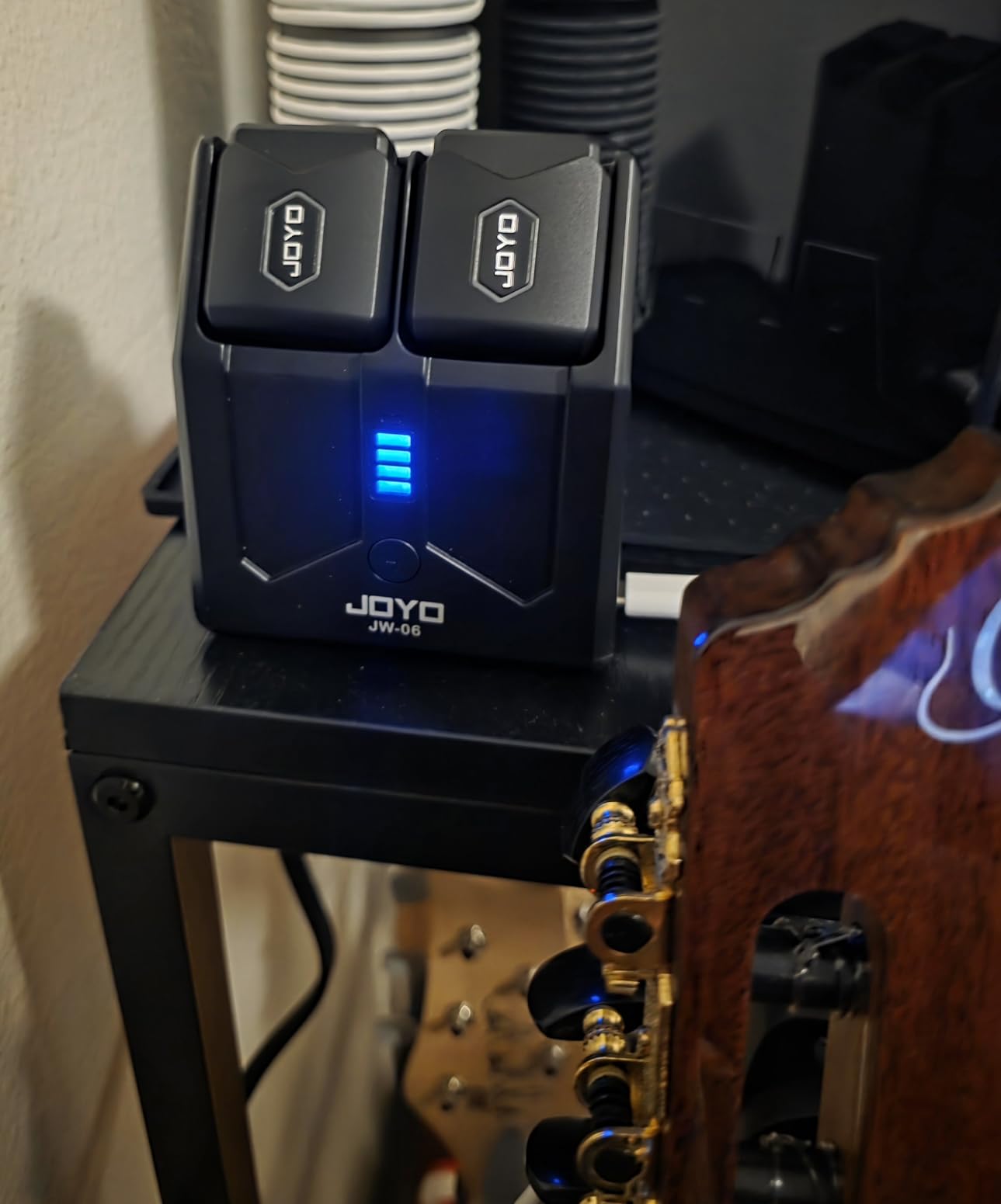 JOYO Wireless Guitar System 5.8GHz Wireless Guitar Transmitter Receiver with Charging Box 4 Signal Channel for Guitarist Bass Electric Instruments (JW-06) customer photo 2