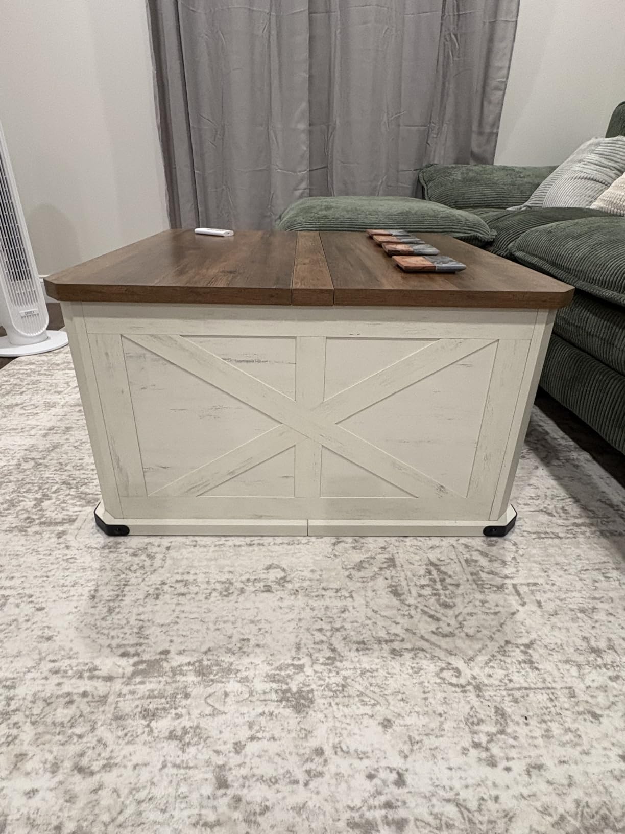 VASAGLE LIRY Collection - Farmhouse Coffee Table with Storage, Square Center Coffee Table for Living Room, with Hidden Compartment, Flip-Top Lids, Honey Brown and Rustic White ULCT232W73 customer photo 1