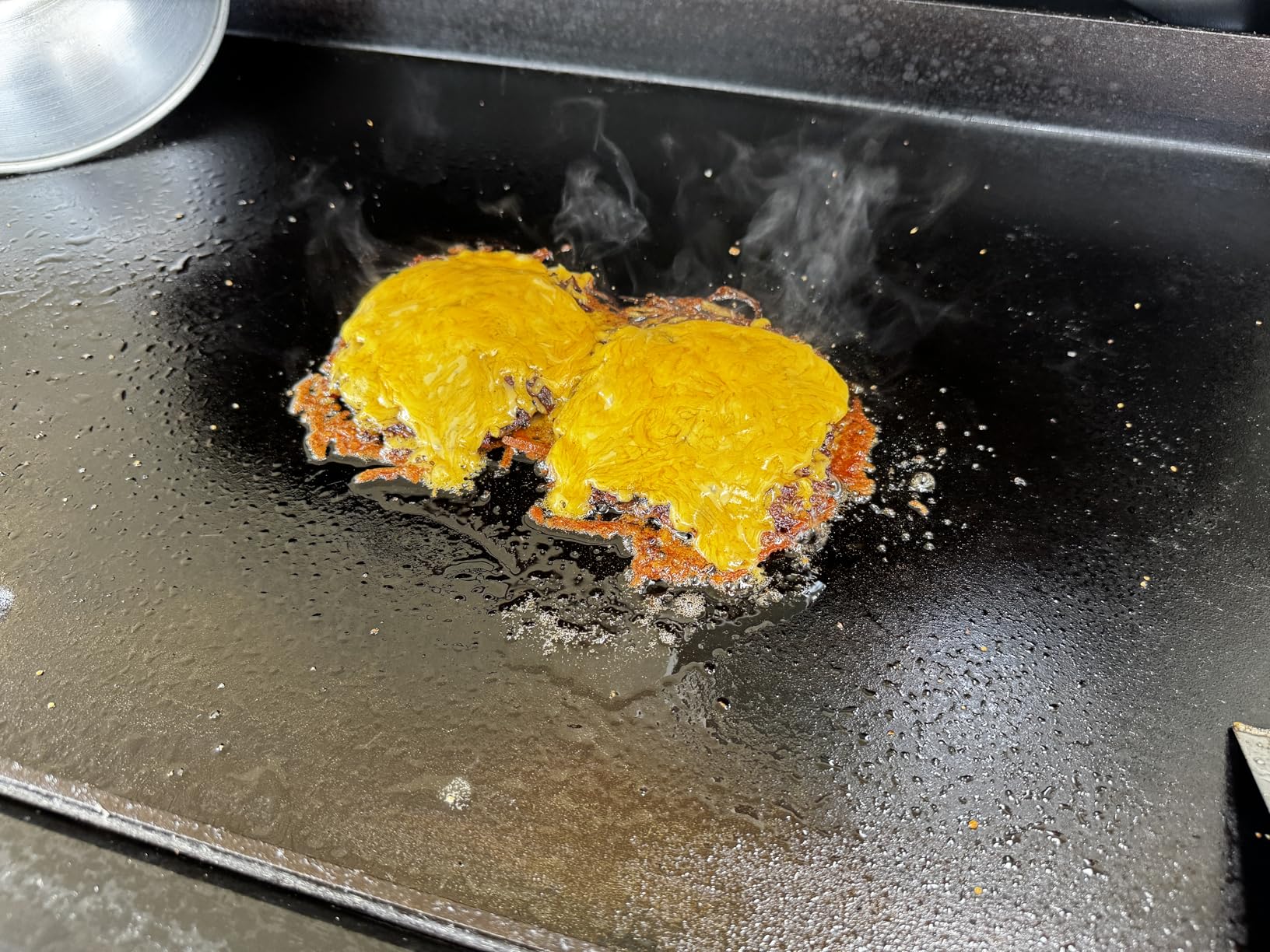 Traeger Grills Flatrock, 33 Inch Flat Top Griddle, Outdoor Gas Grill with 3-Zone TruZone Cooking, Even Heat, Fuel Sensor, and EZ-Clean Grease Management, Premium Propane Griddle for Outdoor Cooking customer photo 2