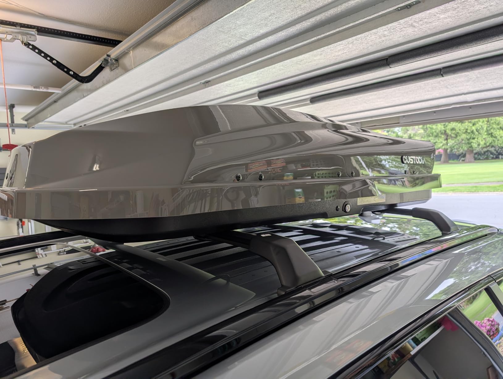 Hard Shell Roof Cargo Box Carrier with Security Keys, Heavy Duty Waterproof Rooftop Storage Box, 58.3 (L) x35.4 (W) x 13(H) Inches, 15.5 Cubic Feet (Tool-Free Install), Dual Side Opening, Black customer photo 1