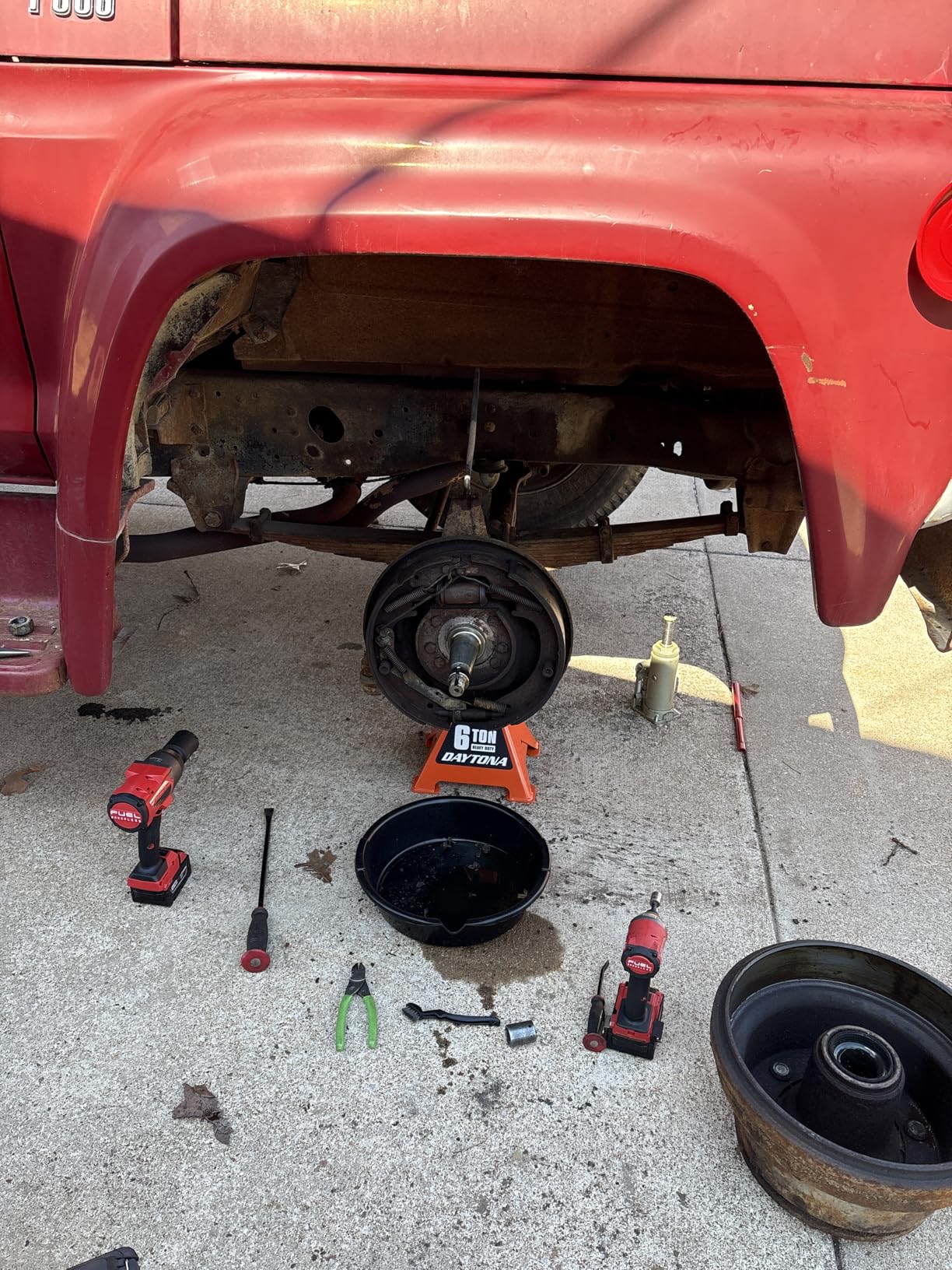 Milwaukee Electric - M18 Fuel 1/2 HIGH Torque Impact Wrench W/FRICTI customer photo 1