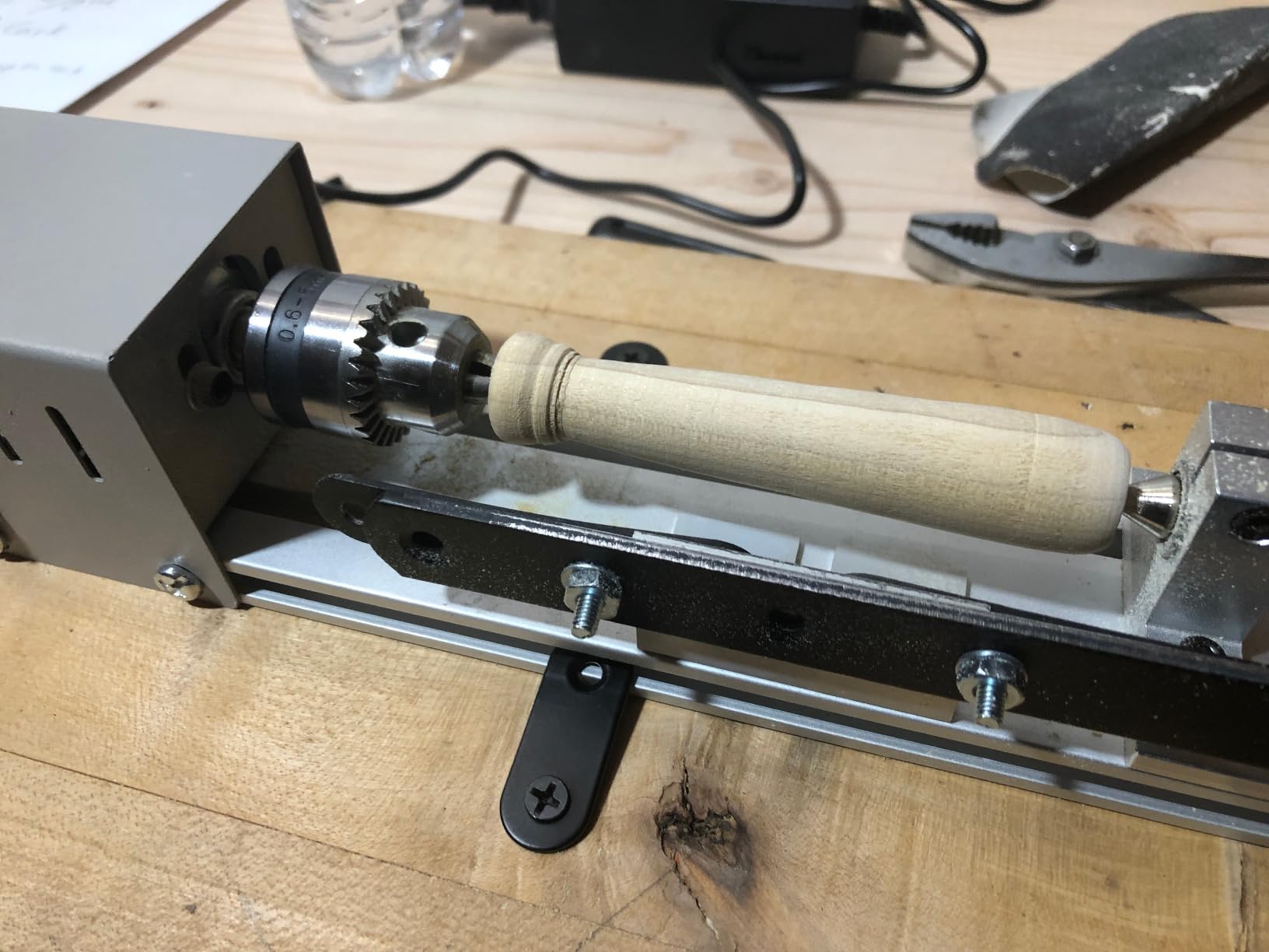 VEVOR Wood Lathe, 14 in x 40 in, 4 Speed Adjustable 885/1245/1715/2425 RPM 0.5 HP 370W Power Wood Turning Lathe Machine with Chisels Faceplate for Woodworking customer photo 2