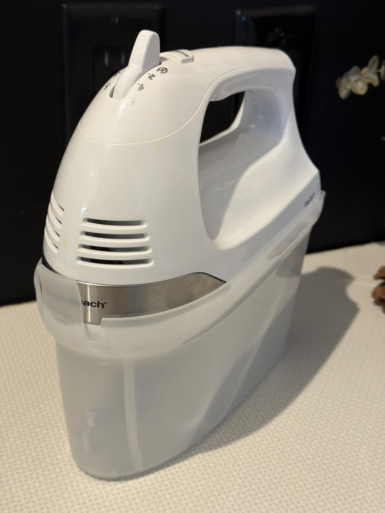 Hamilton Beach 6-Speed Electric Hand Mixer with Whisk, Dough Hooks and Easy Clean Beaters, Powerful 275 Watt Motor, Snap-On Storage Case, Black customer photo 1