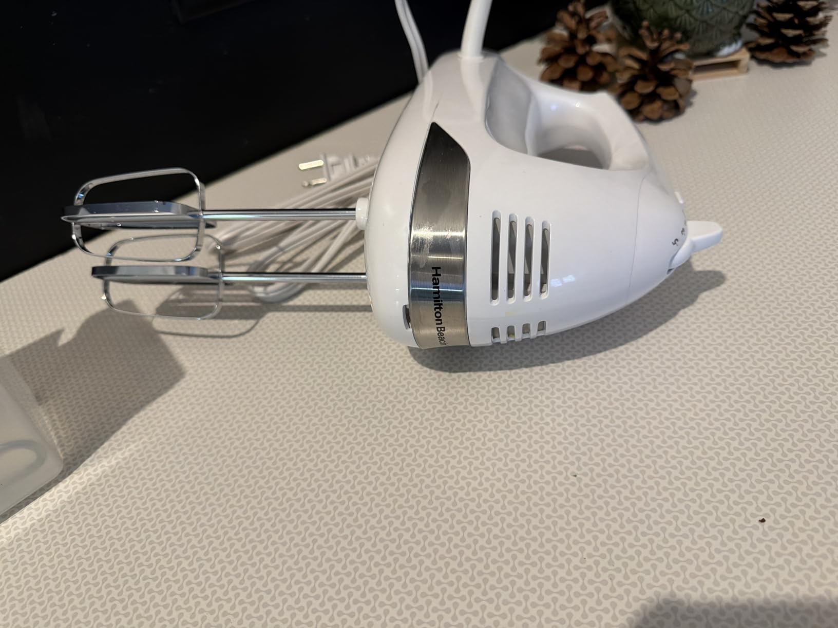 Hamilton Beach 6-Speed Electric Hand Mixer with Whisk, Dough Hooks and Easy Clean Beaters, Powerful 275 Watt Motor, Snap-On Storage Case, Black customer photo 2