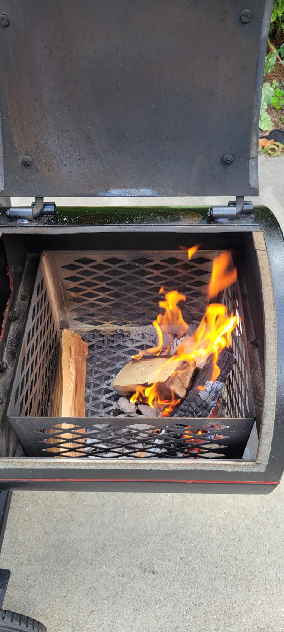 Oklahoma Joe's Highland Offset Reverse Flow Offset Charcoal Smoker and Grill with 1093 sq. in. Cooking Area in Black customer photo 2