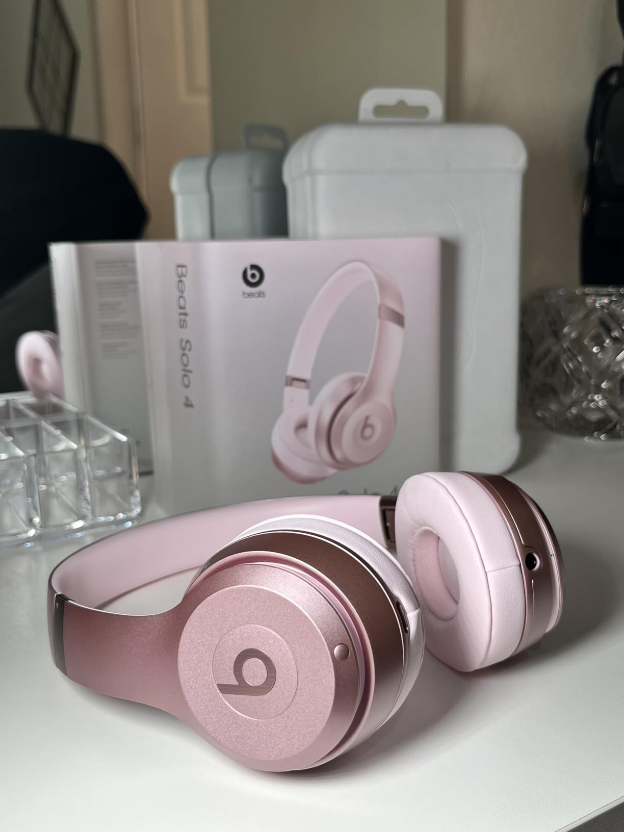 Solo 4 - Wireless On-Ear Bluetooth Headphones, Up to 50-Hour Battery Life, Ultra-Lightweight Comfort, Powerful and Balanced Sound, Apple & Android Compatible - Matte Black customer photo 1