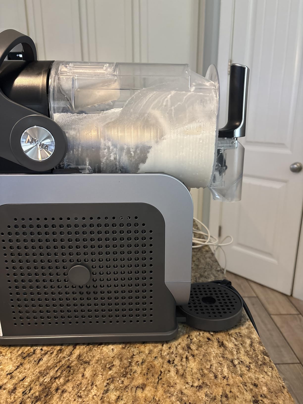 Ninja SLUSHi FS301 88oz Frozen Drink & Slushie Machine customer photo 1