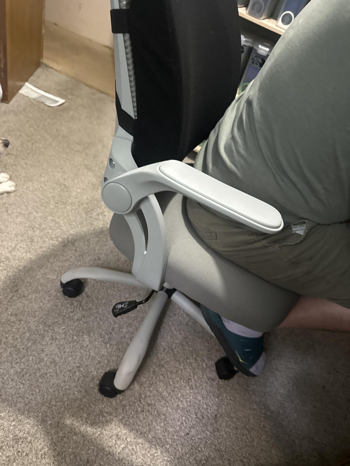 Sweetcrispy Office Computer Desk Chair, Ergonomic Mid-Back Mesh Rolling Work Swivel Task Chairs with Wheels, Comfortable Lumbar Support, Comfy Flip-up Arms for Home, Gray customer photo 2