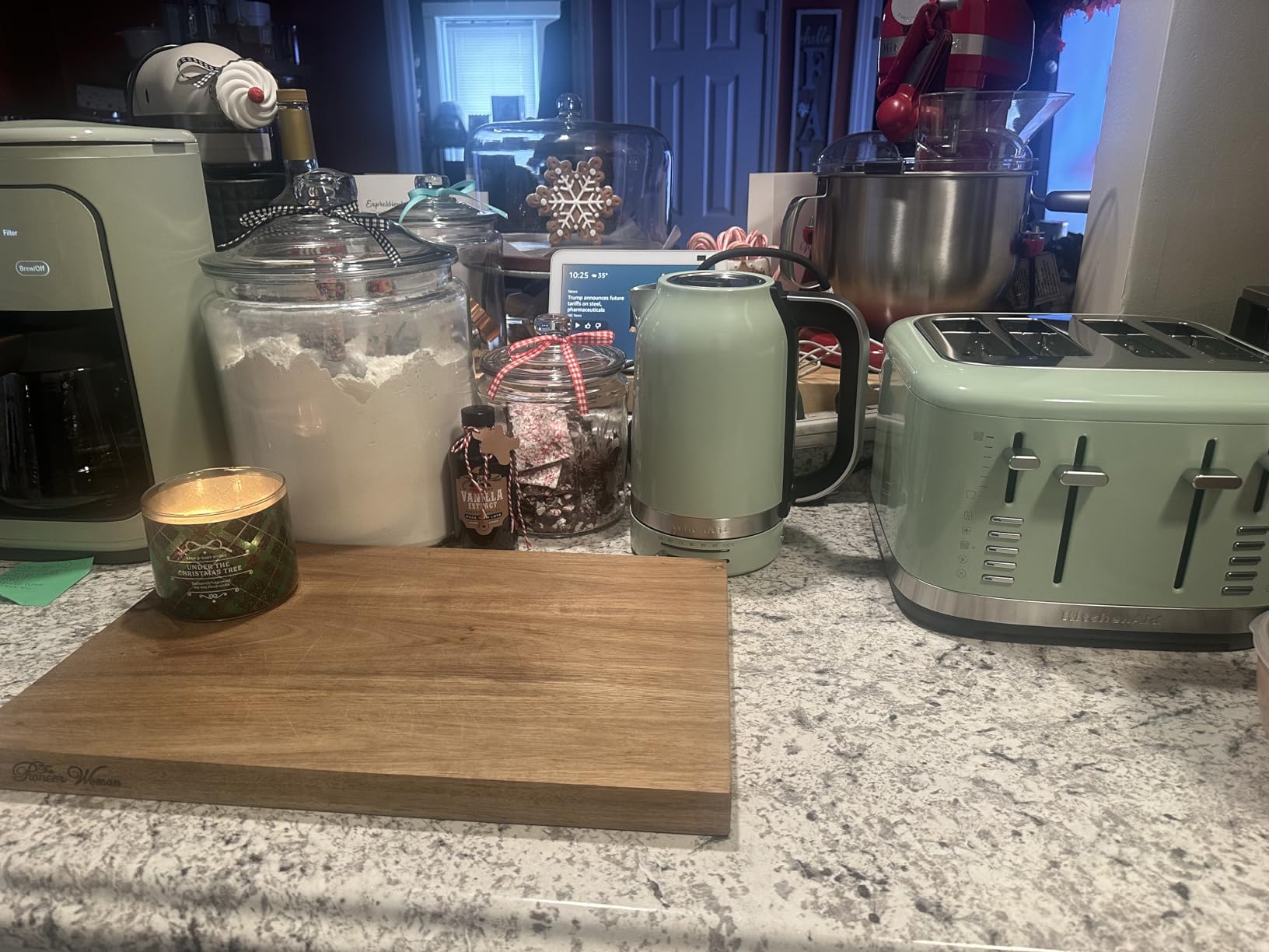 KitchenAid 1.7 Liter Electric Kettle, KEK1701, Pistachio customer photo 1