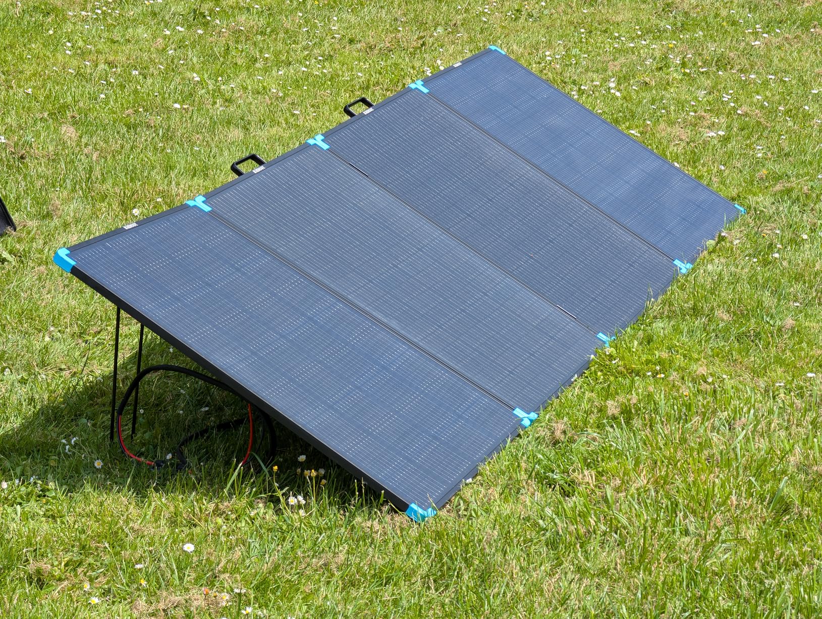 Renogy 400W Portable Solar Panel Suitcase, 23% High Efficiency Foldable Solar Charger for Power Station, Durable for Decades, with Sturdy Kickstands, IP67 Waterproof for RV Camping Off-Grid Blackouts customer photo 1