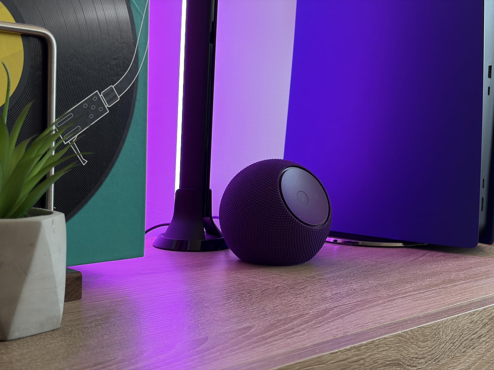 Echo Dot Max (newest model), Alexa speaker with room-filling sound and nearly 3x bass, Great for living rooms and medium-sized spaces, Designed for Alexa+, Graphite customer photo 1