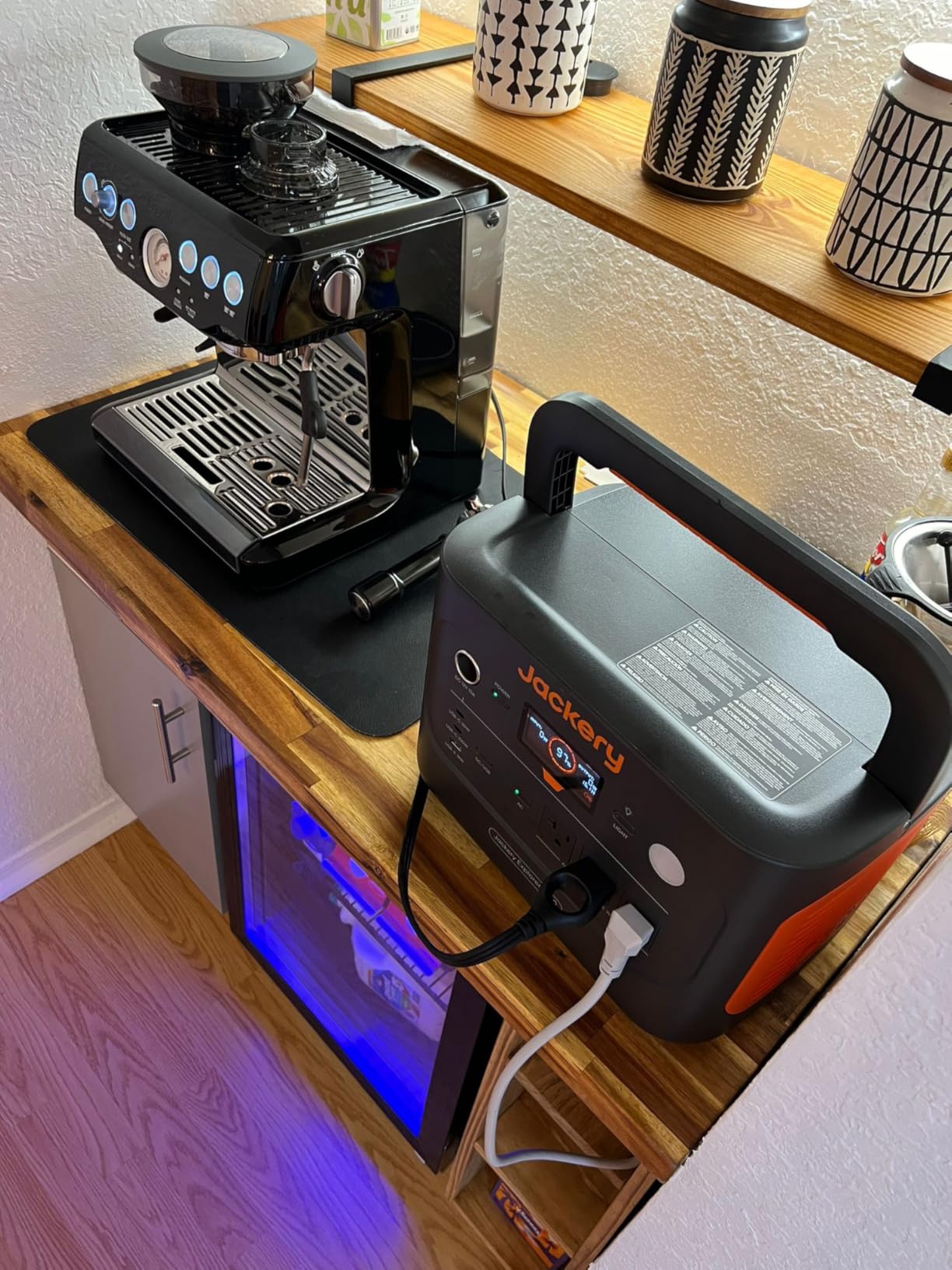 Jackery Explorer 1000 v2 Portable Power Station, 1070Wh LiFePO4 Battery, 1500W AC/100W USB-C Output, 1 Hr Fast Charge, Solar Generator for Camping, Emergency, RV, Off-Grid Living customer photo 2