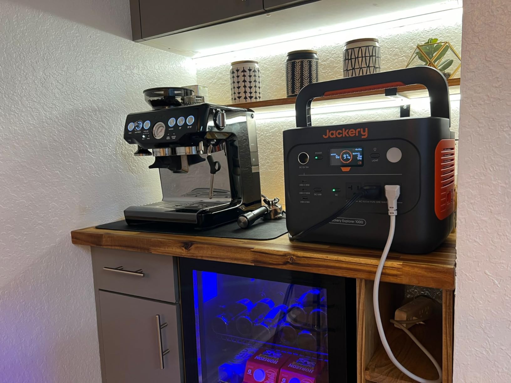 Jackery Explorer 1000 v2 Portable Power Station, 1070Wh LiFePO4 Battery, 1500W AC/100W USB-C Output, 1 Hr Fast Charge, Solar Generator for Camping, Emergency, RV, Off-Grid Living (Solar Panel Optional) customer photo 2