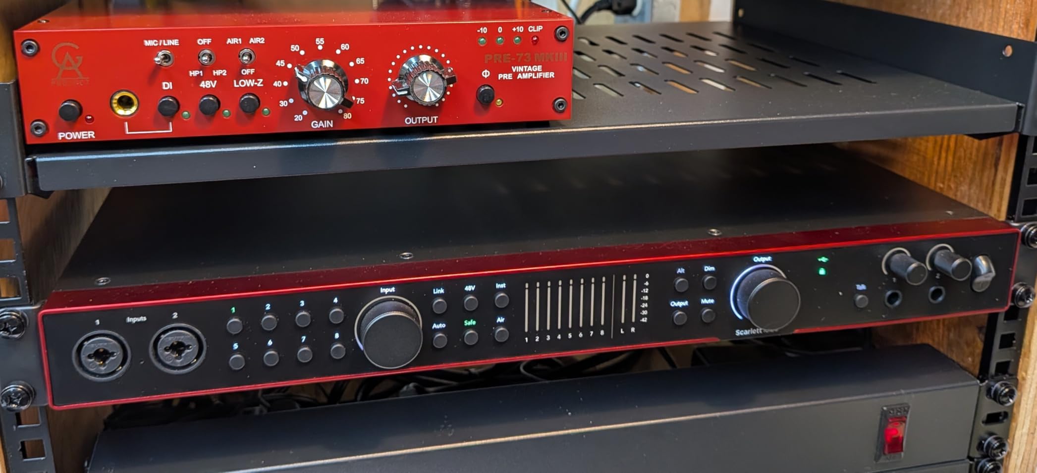 Focusrite Scarlett 18i16 4th Gen USB Audio Interface, for Songwriting, Music Production, Recording, and Podcasting - High-Fidelity, Studio Quality Recording, and All the Software You Need to Record customer photo 1