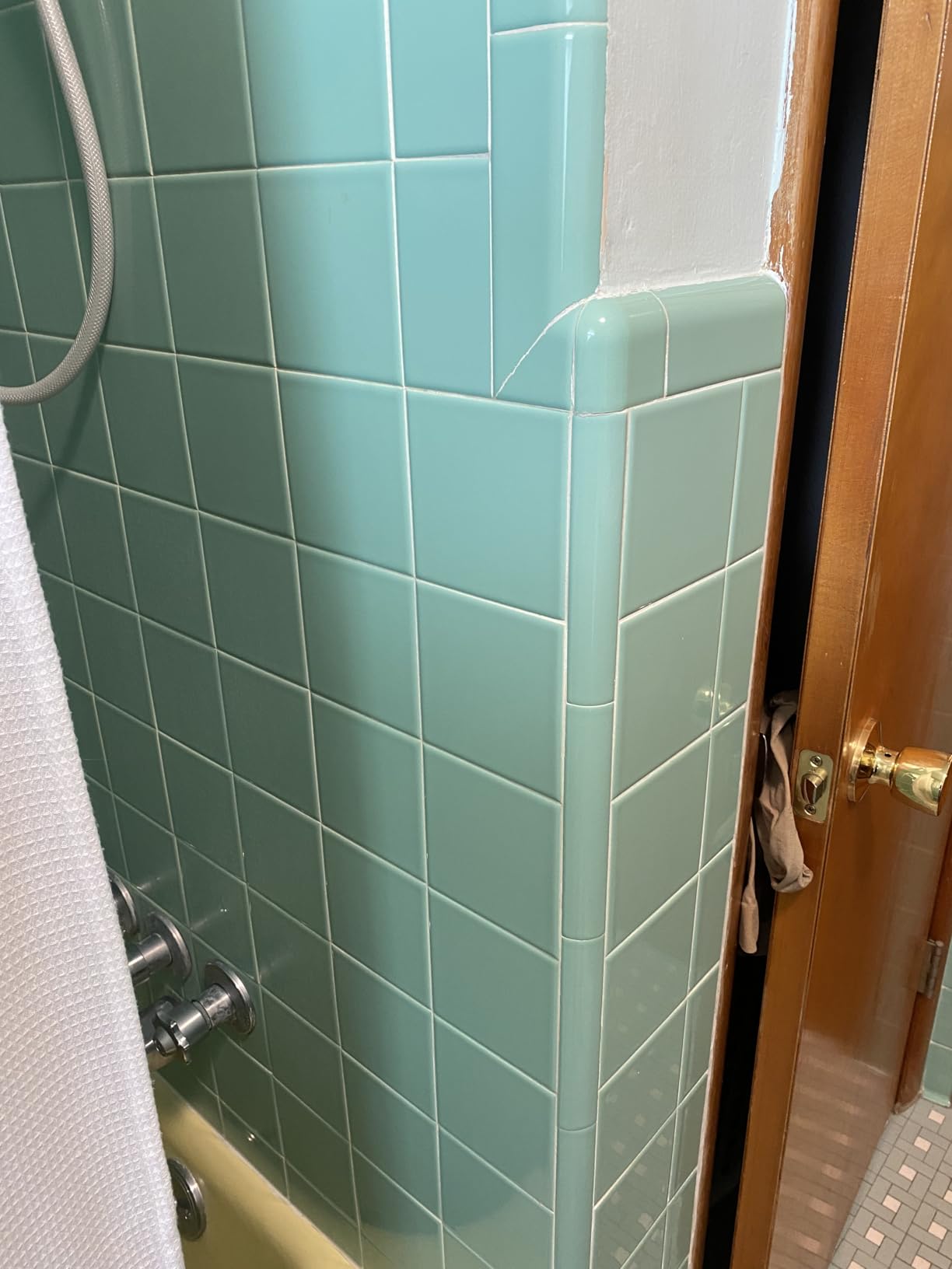 12 Inch Shower Grab Bar for Seniors, 1.25'' Diameter 304 Stainless Steel Heavy Duty Anti-Slip Bathroom Safety Handicap Grab Bar for Shower, Bathtub & Toilet Support, Wall Mounted, Supports 500lbs customer photo 2