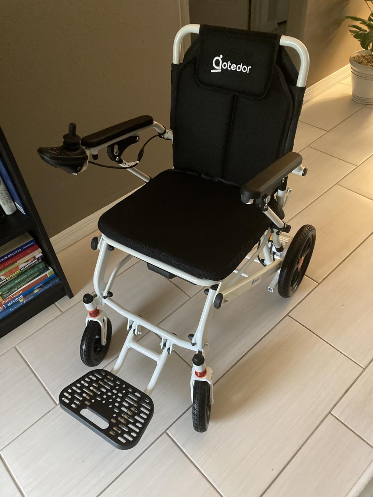Aotedor Electric Wheelchairs for Adults, 22 Miles Long Travel Range with 2 Lithium Batteries All Terrain Power Wheelchair, Ultra Lightweight 39Lbs Folding Compact Motorized Wheelchair, Airline Approved customer photo 2