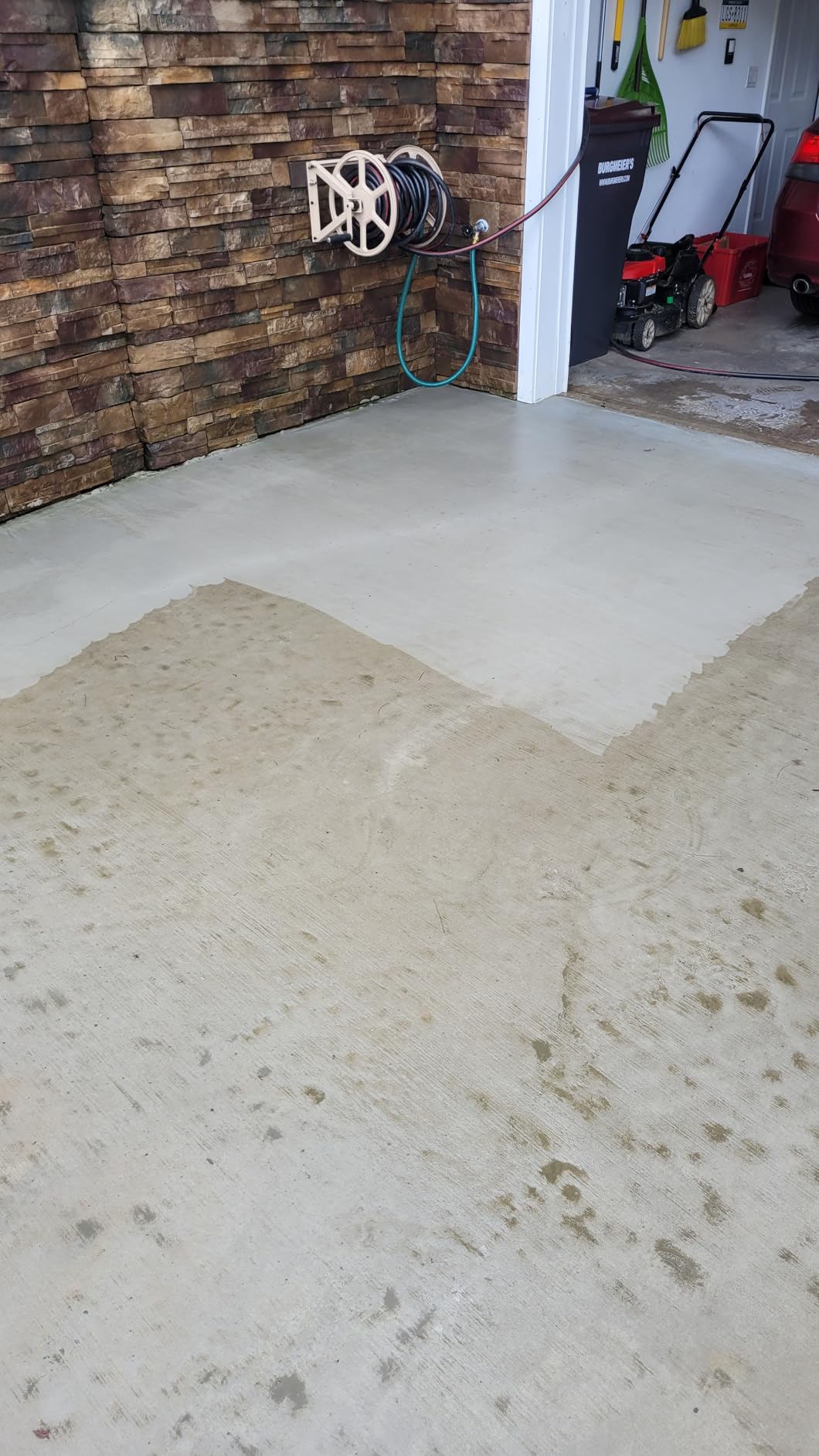 Greenworks 3000 PSI (2.0 GPM Max) Brushless Electric Pressure Washer (15, 25, 40, Turbo and Soap Nozzle) for Use On Decks, Fences, Driveways, Sidewalks, Siding & More. Heavy-Duty customer photo 1