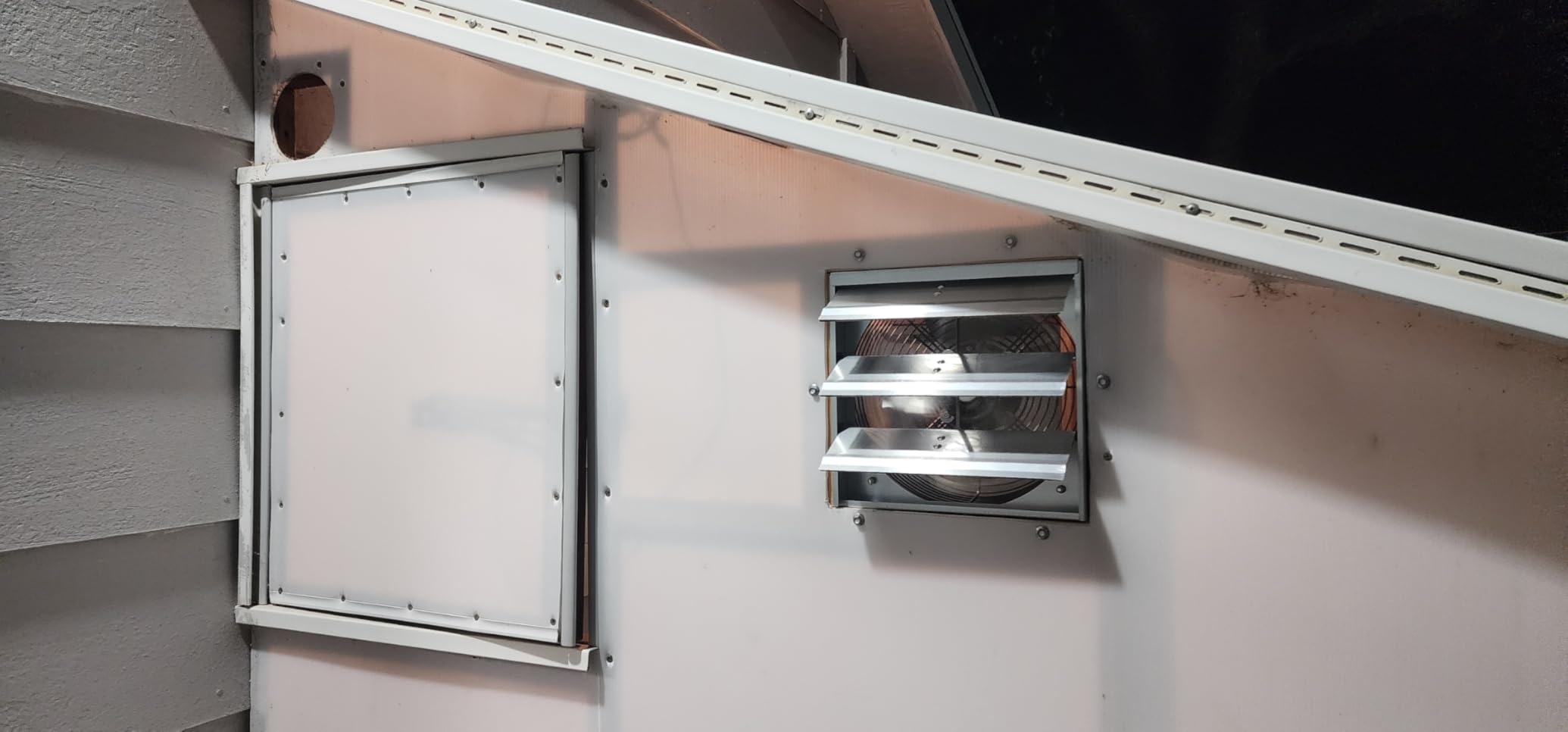 VEVOR 24'' Exhaust Fan, Wall Mounted Attic Fan with Variable Speed, 3320 CFM, Automatic Shutter, Ventilation and Cooling, Silver, Fan Only customer photo 2