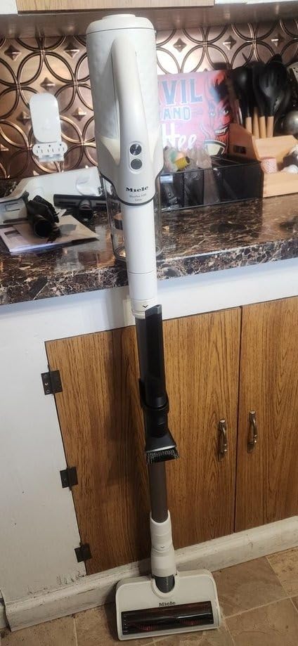 Miele Duoflex Total Care Cordless Bagless Multi-Use Flexible Stick Vacuum, Obsidian Black / Rose Gold customer photo 2