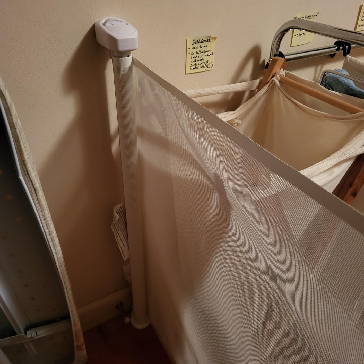 Retractable Baby Gate with Cat Door 55