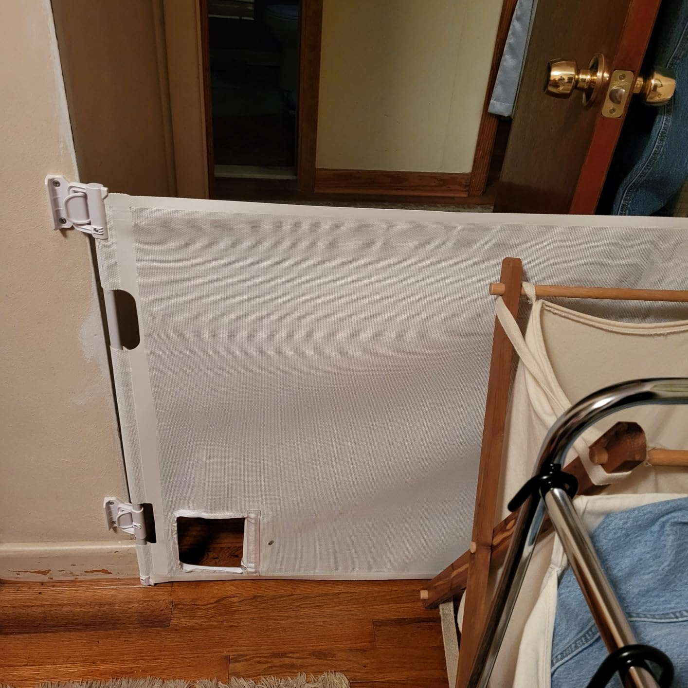 Retractable Baby Gate with Cat Door 55