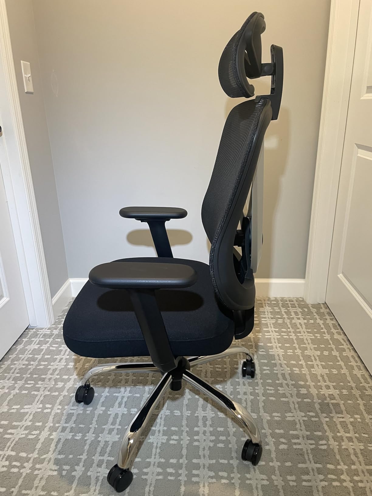 HOLLUDLE Ergonomic Mesh Office Chair - 3D Adjustable Lumbar Support & 3D Armrests, V-Shaped Back, Adjustable Desk Chair for Office & Home, White customer photo 2