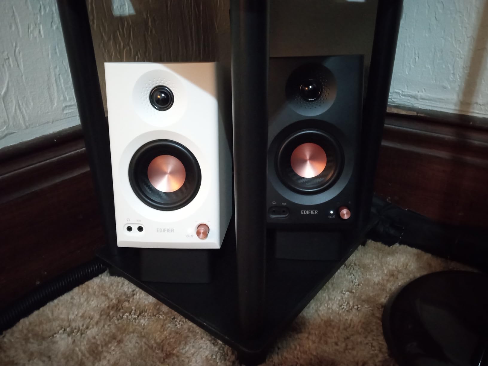 Edifier MR3 Powered Studio Monitor Speakers, Hi-Res Audio Certified Bluetooth 2.0 Bookshelf Loudspeakers (Pair) customer photo 2