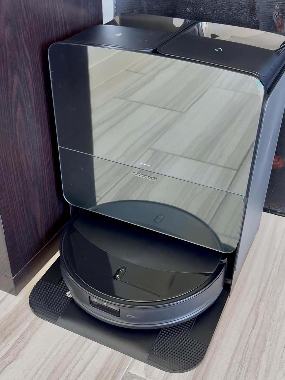 Roborock Saros 10R Robot Vacuum and Mop, 22,000 Pa Suction, Zero-Tangling, 3.14 Inch Ultra Slim, FlexiArm Riser Technology for Carpet & Floor, Corner & Edge Cleaning, Self-Emptying, Hot Air Drying, Black customer photo 2