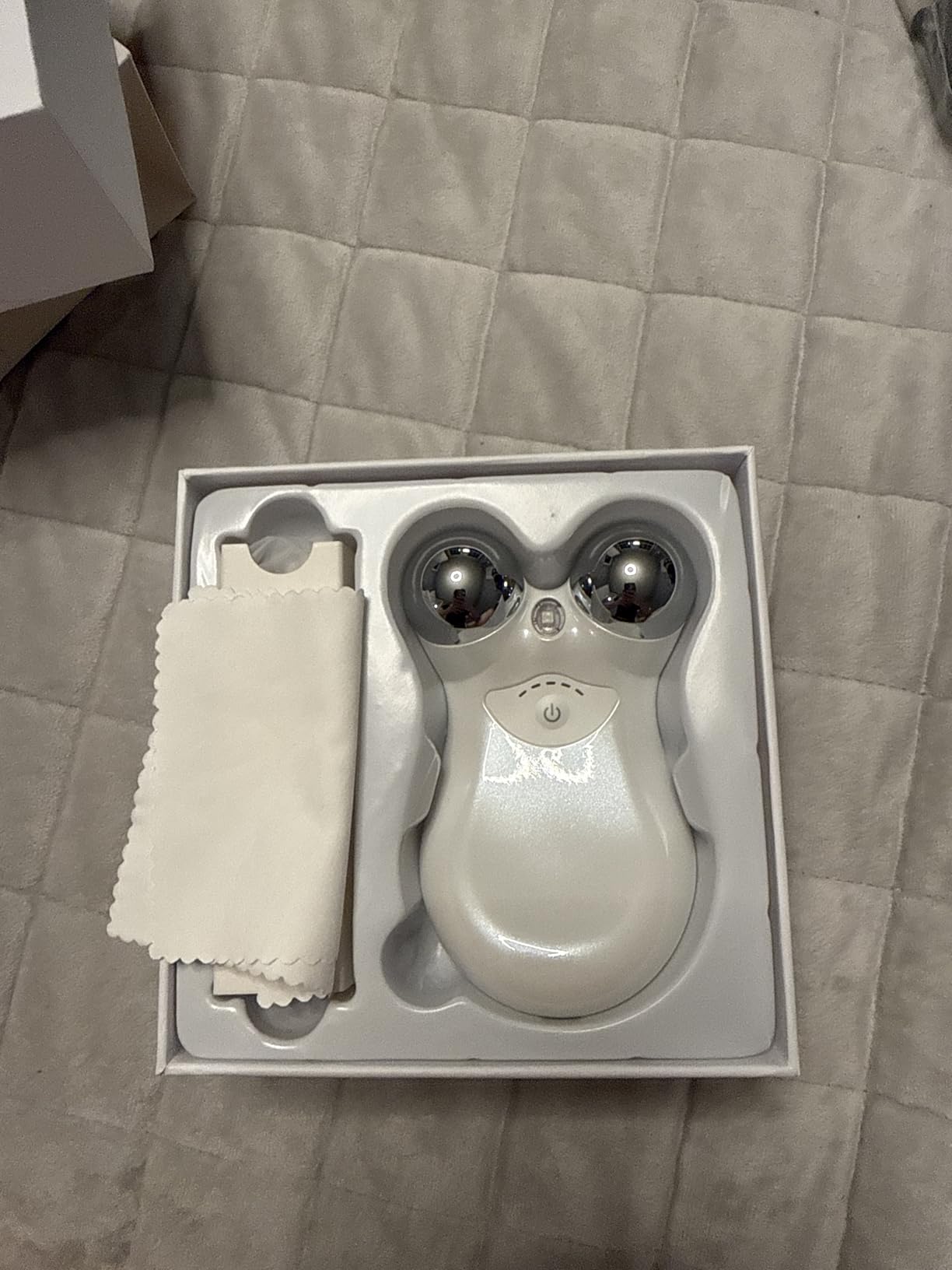 Microcurrent Facial Device,Latest Red Light Technology，Enhances The Ability to Lift The Face and Tighten The Skin，Facial Wrinkle Equipment，Smart Photon Micro-Current Device, Model:EP-300. customer photo 2