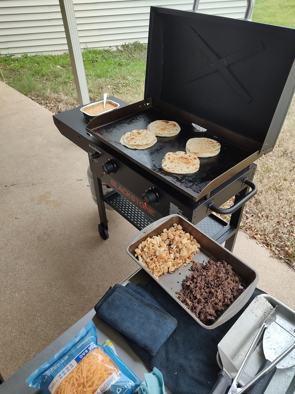 Blackstone 28 Inch Original Omnivore Griddle 2206, 2 Burner Griddle Outdoor Flat Top Grill, Propane Portable Gas Grill customer photo 1