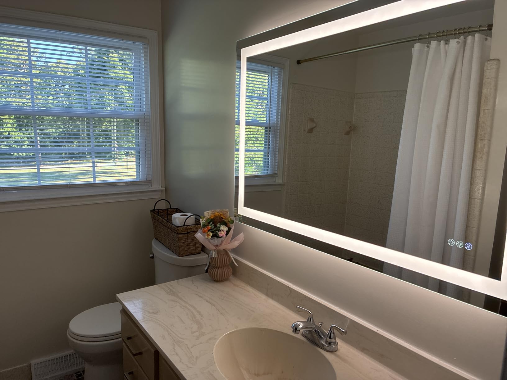 Hivone 40X32 LED Bathroom Mirror with Lights, Anti-Fog, Dimmable, Backlit + Front Lit, Smart Bathroom Vanity Mirror, Memory Function, Shatterproof, Tempered Glass (Horizontal/Vertical) customer photo 1