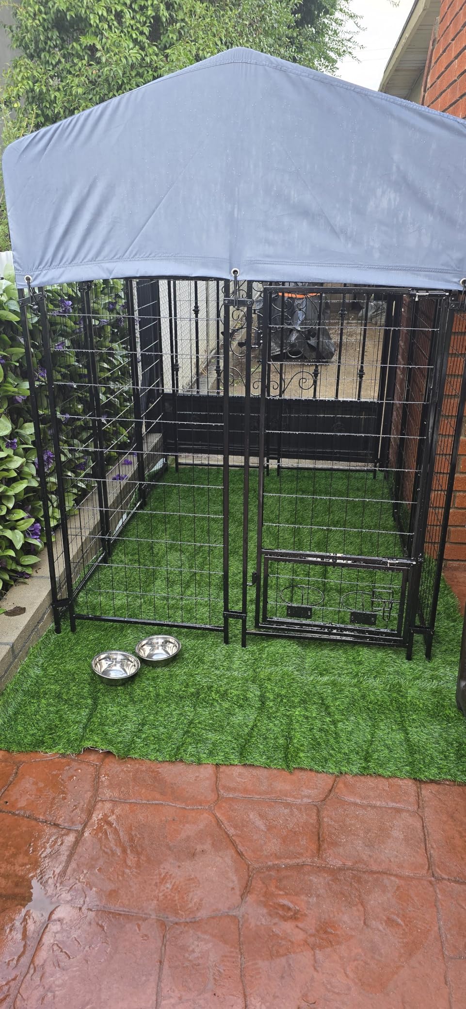 Oranland 8x4x6FT Outdoor Dog Kennel, Heavy Duty Welded Wire Steel Dog Kennel for Large Dogs with Secure Lock, Upgraded Heat Dissipation & Reflective Silver Waterproof Roof with 2 Rotating Dog Bowls customer photo 1