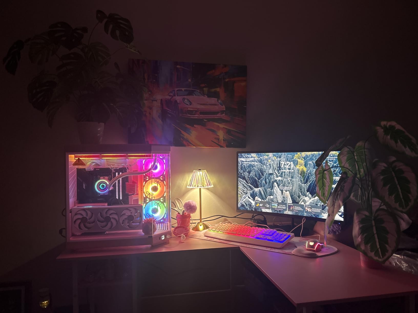 HYTE Y70 Touch Infinite Modern Aesthetic Gaming PC Case - Integrated 2.5K LCD Touchscreen Screen Display - Dual Chamber ATX Desktop Chassis - 10 Fan Capacity - Luxury PCIe 4.0 Riser Cable - Snow White customer photo 2