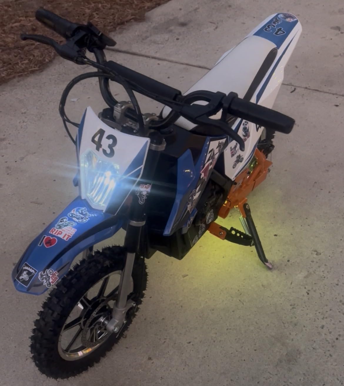 Blitzshark 36V 650W Kids Electric Dirt Bike, Off-Road Motocross Motorcycle with 17 MPH Max Speed, Dual Disc Brakes, Aluminum Wheels, Dual Suspension, Twist Grip Throttle, Rubber Tires, Leather Seat customer photo 2