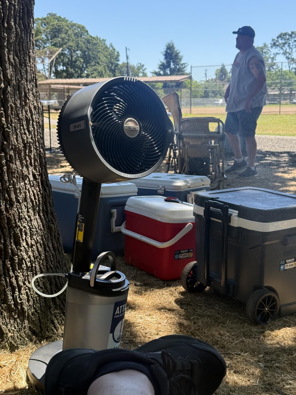Shark FlexBreeze Pro Mist Fan, Indoor & Outdoor Oscillating Cooling Fan with Misting for Home & Patio, Floor & Tabletop, Portable Cordless & Corded, 24Hr Battery, Remote, Charcoal Grey, FA302 customer photo 1