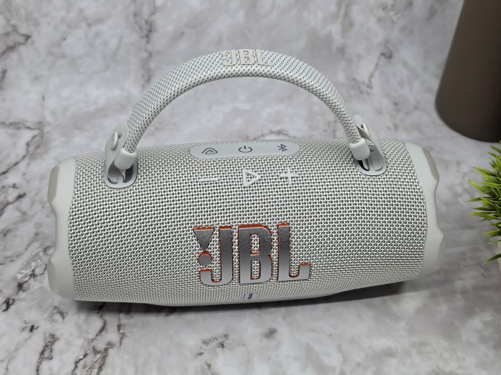 JBL Charge 6 - Portable Waterproof and Drop-Proof Bluetooth Speaker, Bold JBL Pro Sound with AI Sound Boost, 28Hrs of Playtime, Built-in Powerbank customer photo 2
